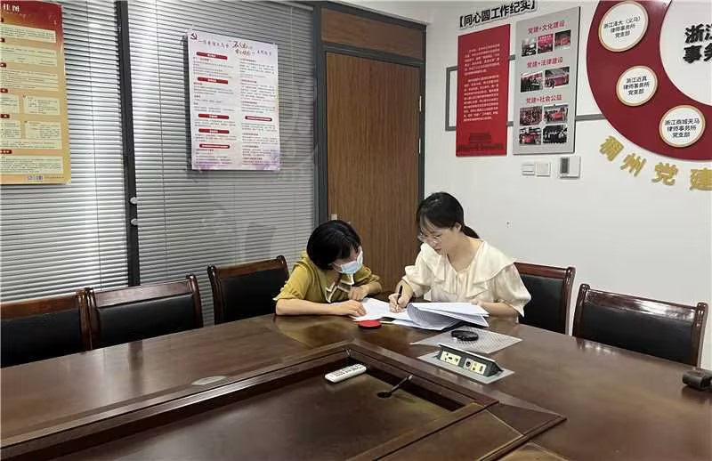 楼瑛（右）.jpg
